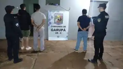 Se negaron a identificarse y escaparon en auto: lo que encontró la policía después