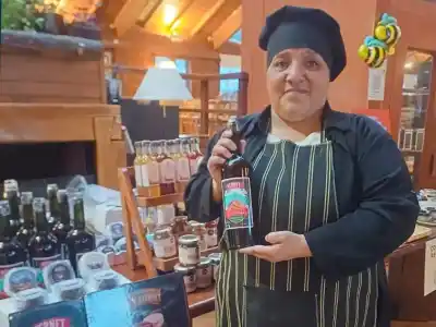 Perdió el gusto y casi no camina, pero su fernet con hierbas de la cordillera la volvió a poner de pie
