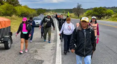 Metán se vacía: 1.000 peregrinos ya caminan al Milagro y el intendente va con ellos