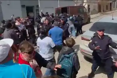 Diamante: trasladaban a los cinco detenidos por el crimen de Barreto y la marcha se desbordó