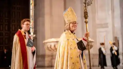 Un giro histórico en la catedral: La mujer que ahora lidera a 85 millones de fieles