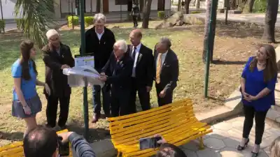 Plantaron bancos amarillos en la UNCA: el gesto que busca salvar vidas en Catamarca