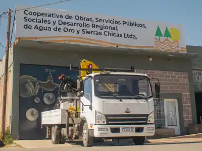 Agua de Oro suma un camión clave para la luz de tres localidades