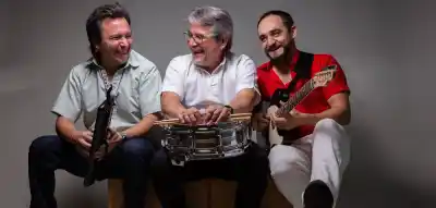 El trío que la rompe en Posadas suma una banda invitada y arma una noche sin libreto