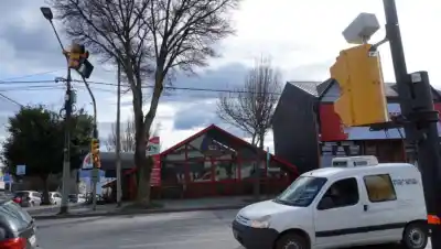Bariloche suma semáforos que hablan: los seis cruces donde ya funcionan