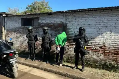 Entraron a una casa para llevarse una moto, pero los vecinos tenían otro plan