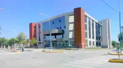 Lo esperó en la puerta y le dio un puntazo: la Justicia ya tomó una decisión