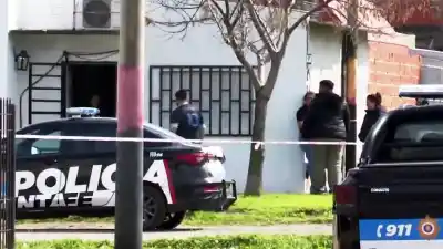 Policías llegaron por una denuncia de violencia de género y el acusado terminó sin vida: qué investiga la Justicia
