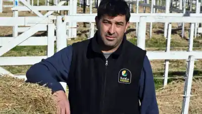 Bajó del tractor para conducir la Rural de Viedma: el desafío que lo espera este fin de semana