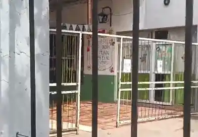 Revisaron mochilas y les sacaron los celulares: la reacción de los alumnos que nadie esperaba