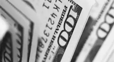 El dólar oficial se desploma y toca un piso que no veía desde febrero: ¿qué pasa con las otras cotizaciones?
