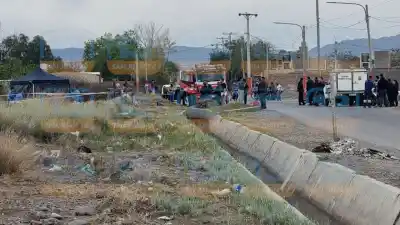 Encontraron un cuerpo en un canal de Chimbas: lo que hallaron en la compuerta los dejó helados