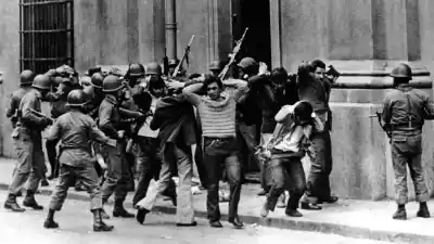 Un debate crucial en la UNSE: ¿Qué amenaza realmente a la democracia 50 años después del golpe?