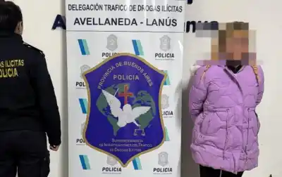 Vendía droga en un pasillo de Monte Chingolo y algo bloqueaba el paso de los autos