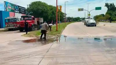 Alerta en una avenida clave: un camión con carga peligrosa sufrió una falla y desató el operativo