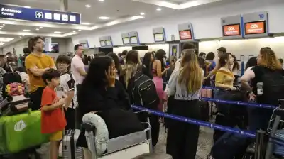 El dato que preocupa: cada vez menos argentinos pueden viajar al exterior y la brecha se agranda