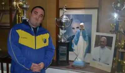 Va todos los días al club Don Orione y lo que encontró ahí no tiene nada que ver con el deporte