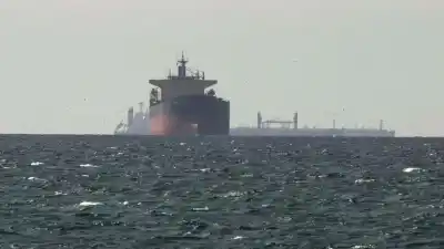 Irán amenaza con un nuevo frente de guerra en un estrecho clave si EE.UU. avanza