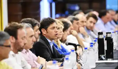 Kicillof convoca a intendentes: la reunión clave que no todos quieren atender