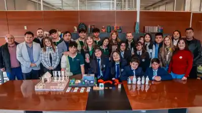 Estudiantes de Valle Fértil crearon una maternidad porcina que se maneja sola: cómo funciona