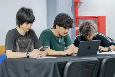 Llegaron por recomendación y terminaron armando un videojuego en tres días