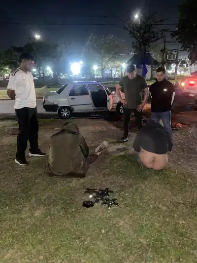 Se agarraron a trompadas en la calle y la policía terminó encontrando algo inesperado