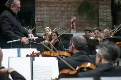 Entrada solidaria y música de Mozart y Beethoven: el concierto que llenó el Juan L. Ortiz