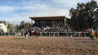 Discutió con otro espectador en el Jockey Club: minutos después se desplomó y ya no hubo nada que hacer