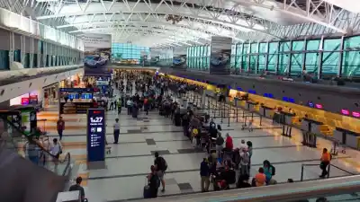El aeropuerto de Ezeiza no da abasto: los paquetes del exterior se multiplicaron