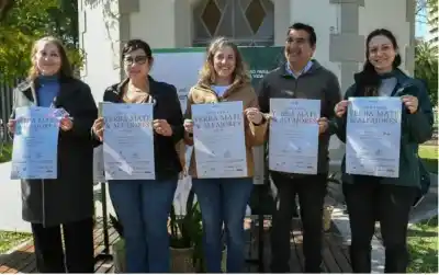 Yerba mate, alfajores y una visita que llega desde distintos puntos del país