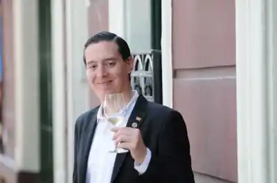 Un sommelier de elite llega a Rada Tilly y revela qué vinos de Chubut lo sorprendieron