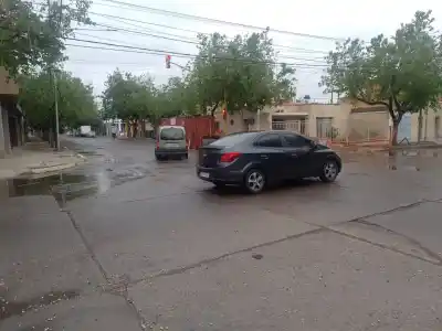 San Juan amaneció bajo lluvia y viento Sur: la pregunta que todos se hacen