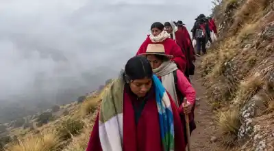 Trepan a más de 3.500 metros y avanzan al filo del abismo: la promesa que los empuja