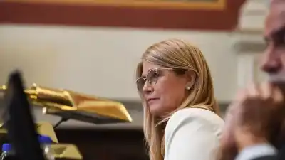 Magario rompió el silencio en el Senado bonaerense y el peronismo contiene la respiración