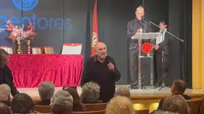 Un maestro del teatro rosarino recibió un premio federal y se quebró: "Han destrozado el federalismo"