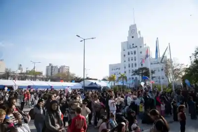Lomas abre una feria que no es solo comercial: lo que hay adentro sorprende a los vecinos