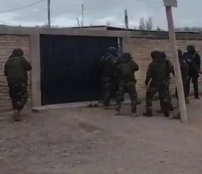 Una denuncia anónima destapó lo que había en dos casas de Quinta 25
