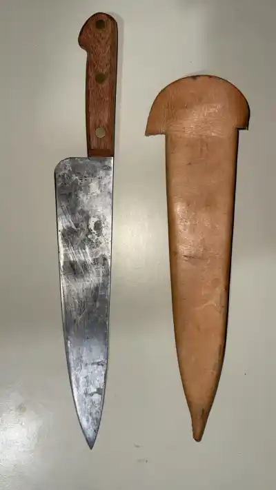 Le dijo que renunciaba, frenó el auto y sacó un cuchillo de 25 centímetros: lo que pasó después en Rancul