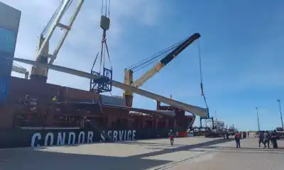 Llegaron al puerto de Comodoro tres piezas gigantes que pesan casi 49 toneladas, ¿a dónde van?
