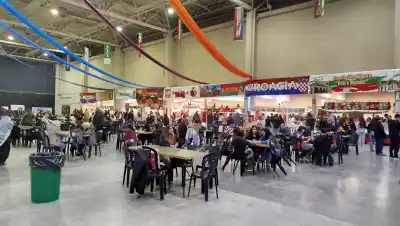 La Feria de Colectividades de Comodoro ya tiene precios: lo que cuesta comer en cada puesto