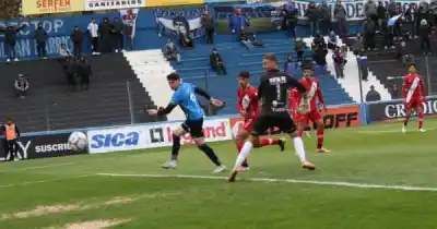 Maipú se puso 1-0, Almagro lo dio vuelta y el Cruzado rescató un empate con un misilazo