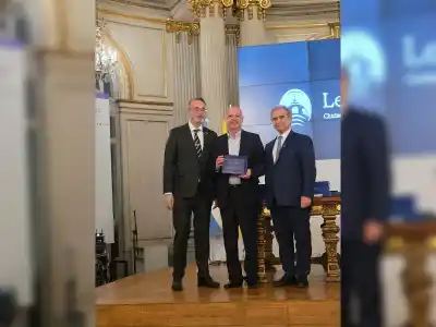 Misiones envió té a Ucrania y la Embajada respondió con una placa inesperada