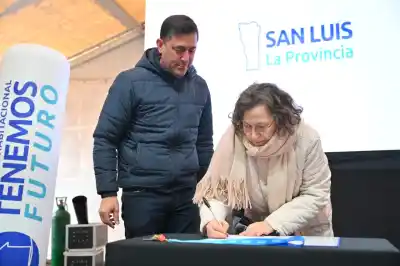Un plan para que los médicos no se vayan del interior: entregaron dos casas en Carpintería y Tilisarao