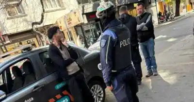 Robó dos cadenas en el microcentro y lo que llevaba puesto lo delató