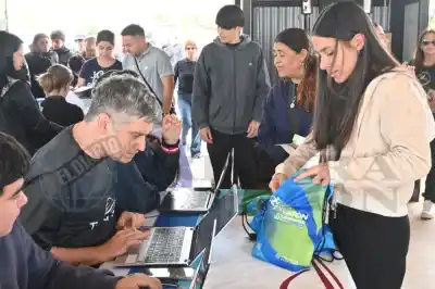 Más de 500 corredores toman la Costanera: el detalle que nadie esperaba en la previa