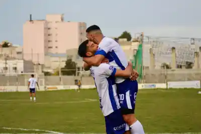 Ganaba la CAI, pero un penal en el último minuto cambió el clásico y desató la furia