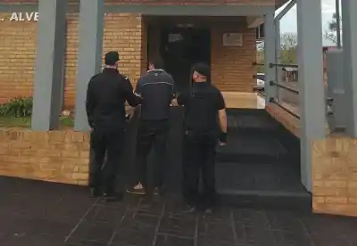 La denunció por agresión y amenazas, desapareció de la escena y la policía lo encontró en un lugar inesperado