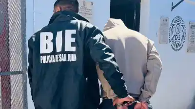 Lo vieron en pleno centro de Caucete y salió corriendo: lo que encontró la policía metros después