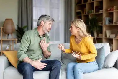 La trampa emocional que te hace sentir culpable: cómo detectar la manipulación disfrazada de amor