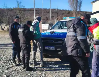 Paseaba tranquilo por una ruta de Chubut, pero un control reveló lo que pesaba sobre él desde hacía un año